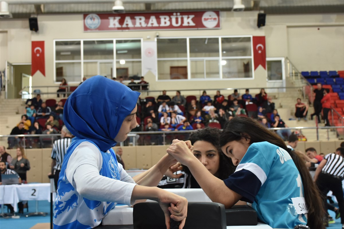 Okul Sporları Genç Kızlar A Bilek Güreşi Müsabakaları