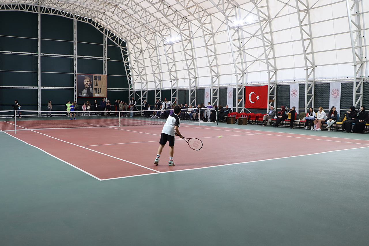 29 Ekim Cumhuriyet Bayramı Yetişkin Kadın - Erkek Tenis Turnuvası